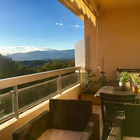 Elegant T3 Avec Vue Et Piscine A Apartment