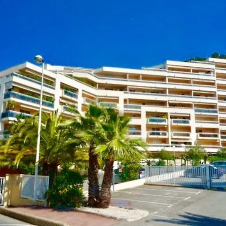 Elegant T3 Avec Vue Et Piscine A Apartment *