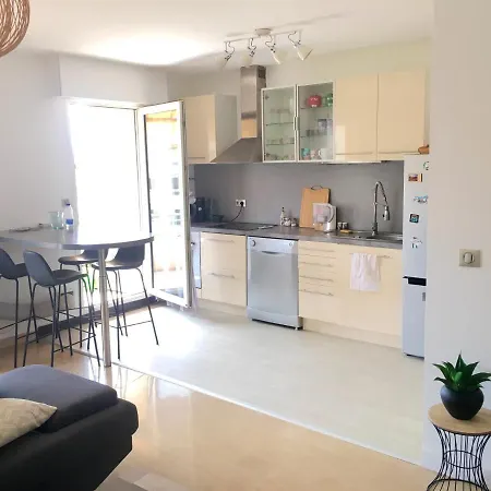 Elegant T3 Avec Vue Et Piscine A Apartment